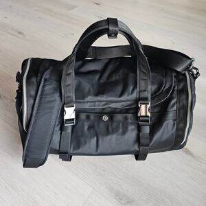 Lululemon Wunderlust Weekender Bag Black NWT